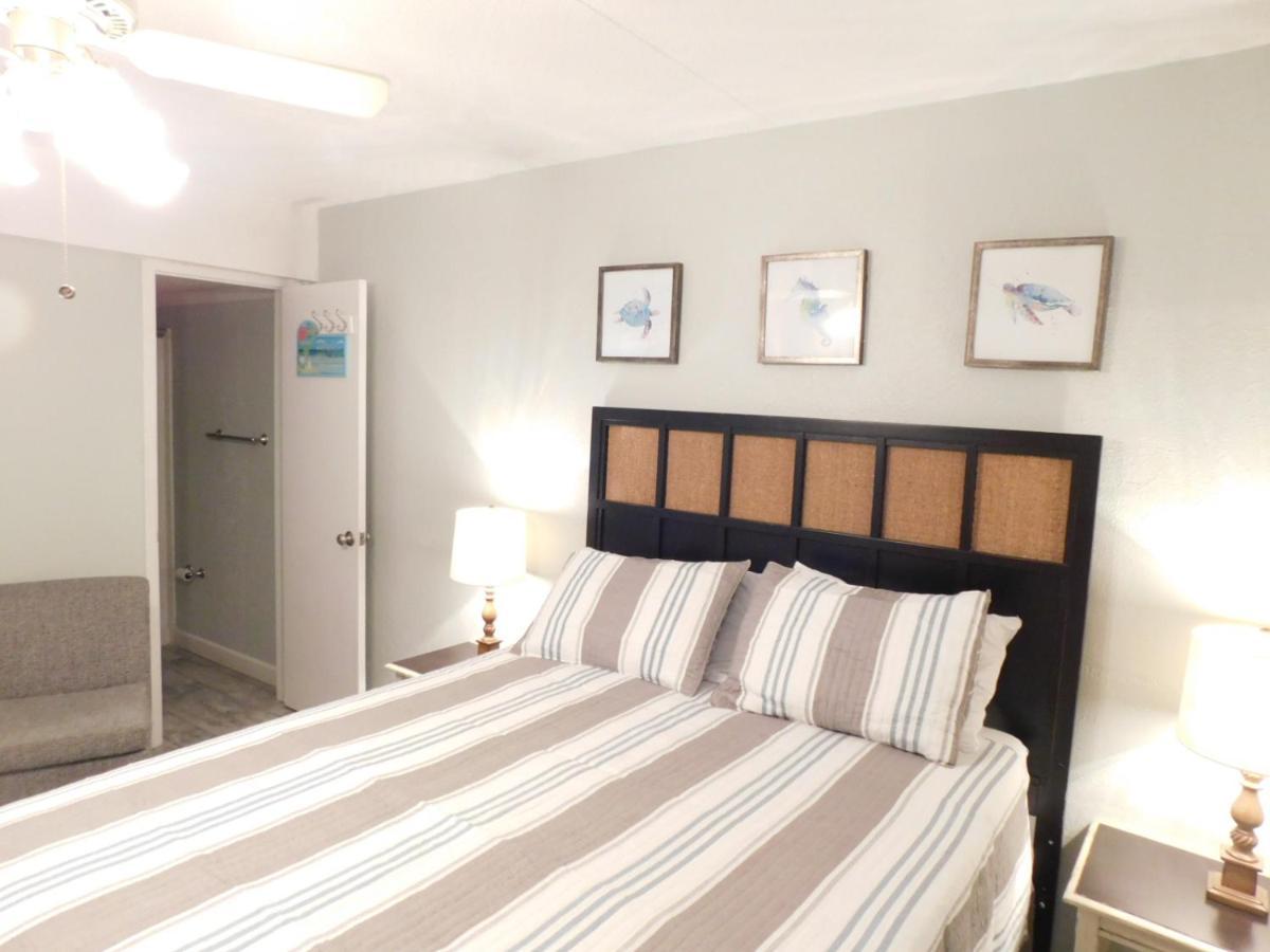Budget Friendly Condo Perfect For A Romantic Getaway Within Walking Distance To The Beach! Gulf Shores Esterno foto
