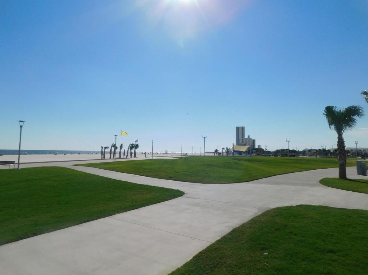 Budget Friendly Condo Perfect For A Romantic Getaway Within Walking Distance To The Beach! Gulf Shores Esterno foto