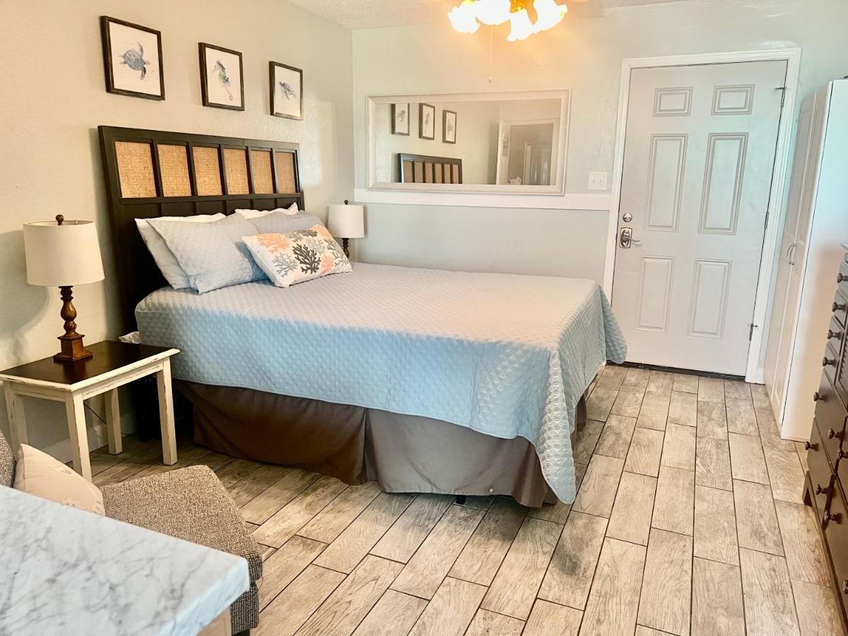 Budget Friendly Condo Perfect For A Romantic Getaway Within Walking Distance To The Beach! Gulf Shores Esterno foto