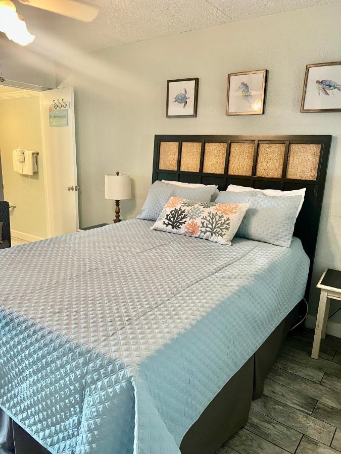 Budget Friendly Condo Perfect For A Romantic Getaway Within Walking Distance To The Beach! Gulf Shores Esterno foto